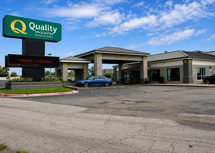 Quality Inn & Suites Moline Airport