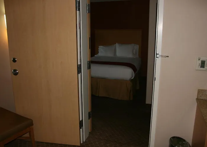Holiday Inn Express Southeast By Ihg