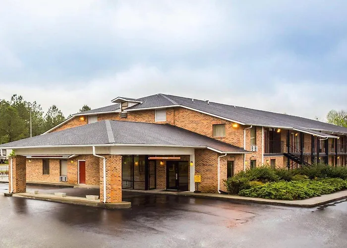 Econo Lodge Inn & Suites