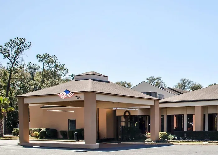 Quality Inn & Suites Pensacola Bayview