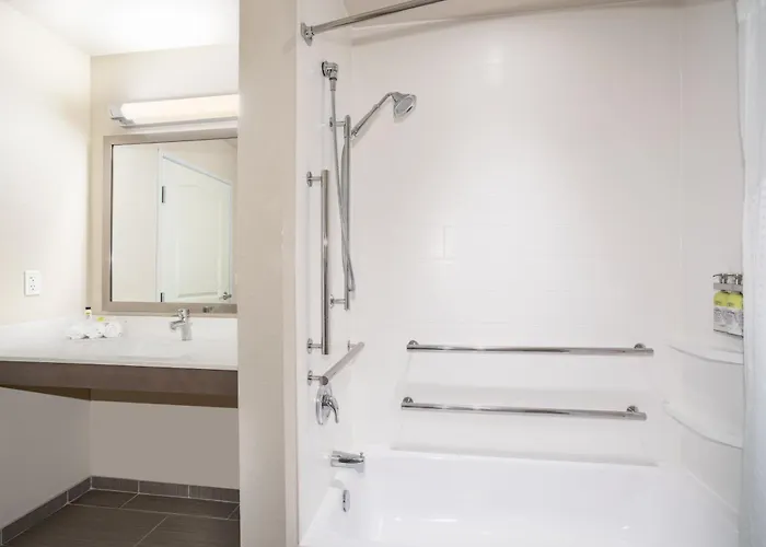 Holiday Inn Express & Suites By Ihg