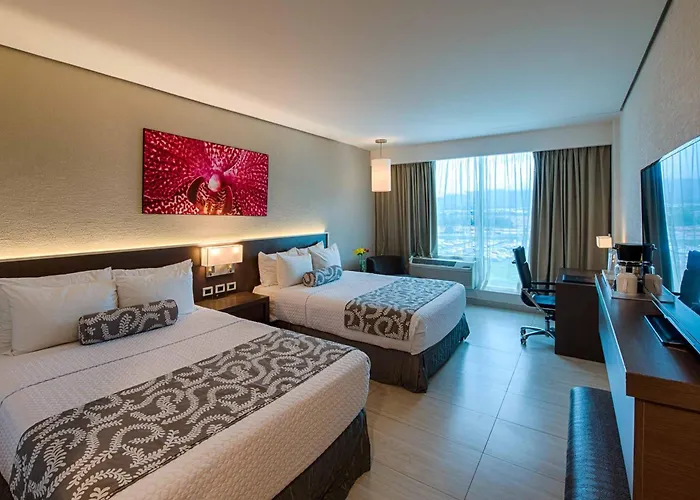 Crowne Plaza Airport By Ihg
