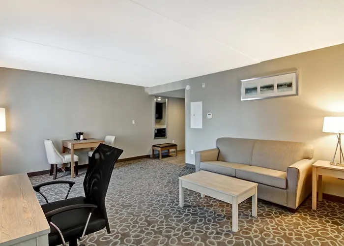 Holiday Inn Express & Suites Oshawa Downtown - Toronto Area By Ihg
