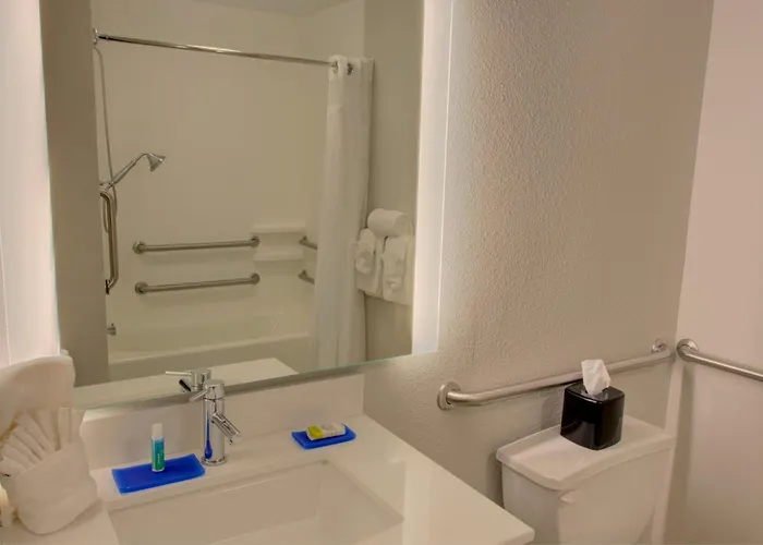 Holiday Inn Express & Suites By Ihg