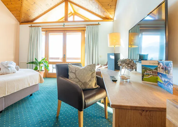 Hotel Das Gastein: Alpine Thermal Spa & Summer Mountain Access