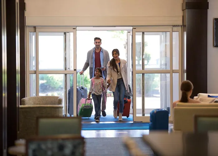 Holiday Inn Express & Suites - East By Ihg