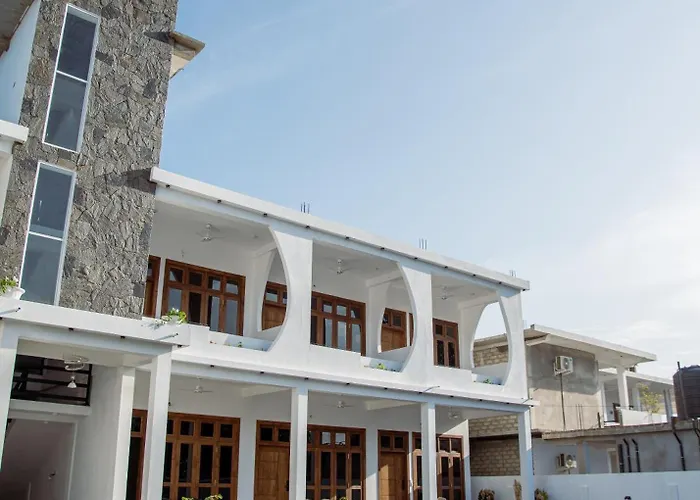 Bay Dreams Beach Hotel & Surf Camp