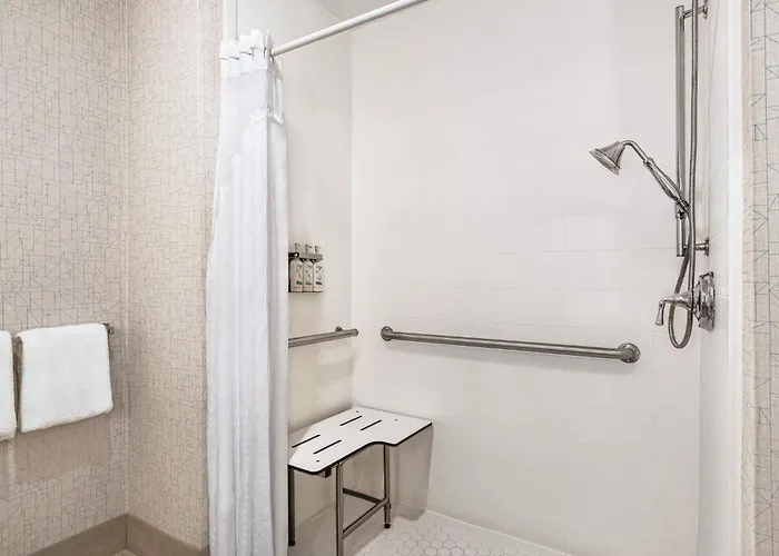 Holiday Inn Express & Suites - Redding By Ihg