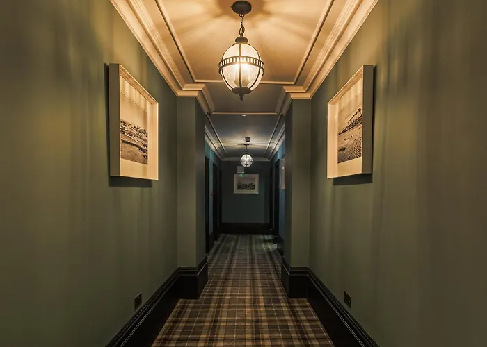 Falcon'S Nest Hotel