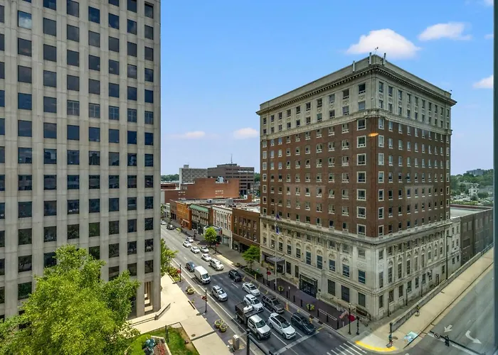 175 Lex - Walkable Downtown Lexington & Rupp Arena - Full Condos