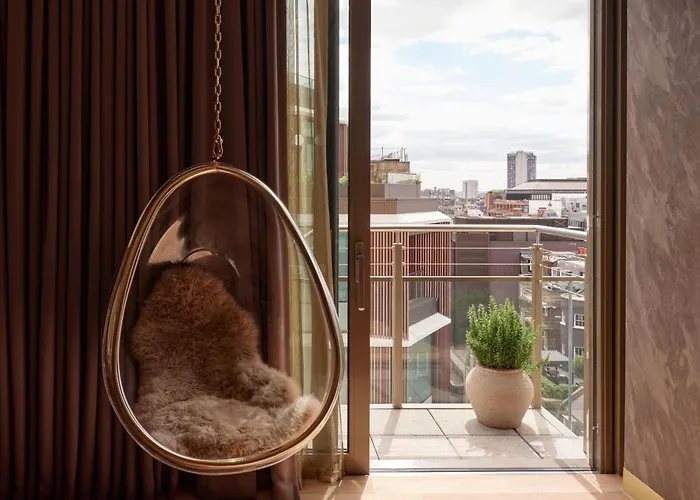 Botree London, Curio Collection By Hilton