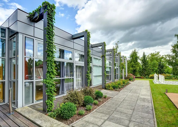 Holiday Inn ue Airport By Ihg