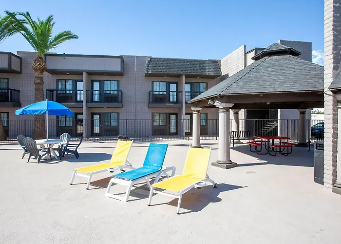 Super 8 By Wyndham Mesa Downtown Near Convention Center