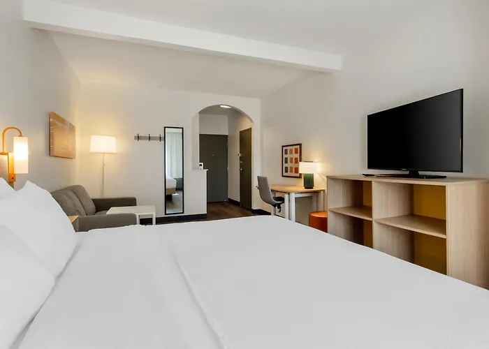 Comfort Suites Inn At Ridgewood Farm