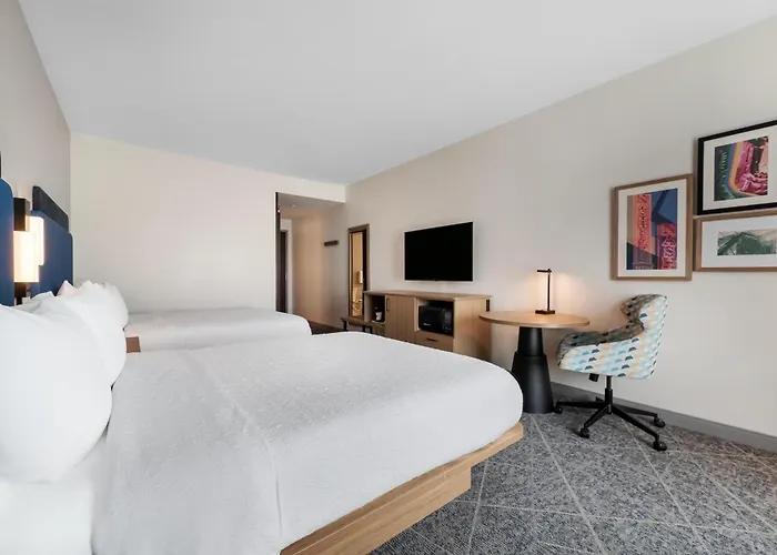 Hampton Inn By Hilton Nashville Airport Century Place