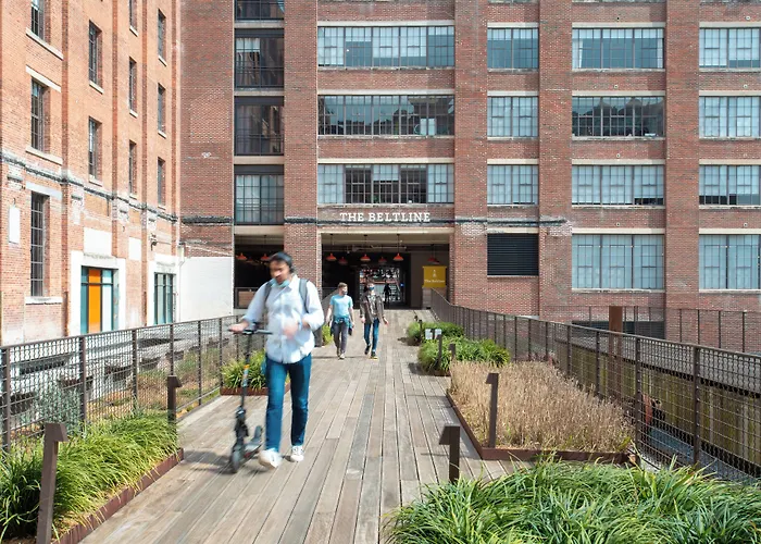 Scout Living Pcm - Placemakr Atlanta, Apartments By Hilton