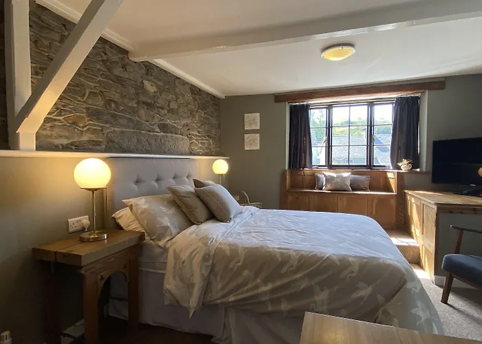 Tom'S Of Tregaron