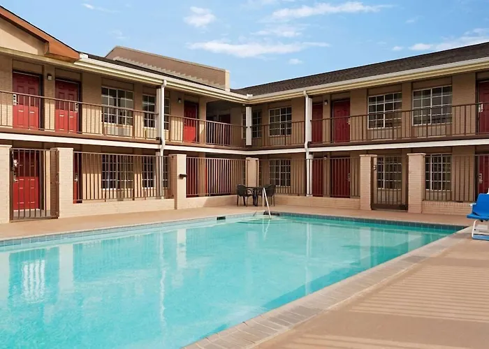 Super 8 By Wyndham Gulfport Airport Nw Near Biloxi
