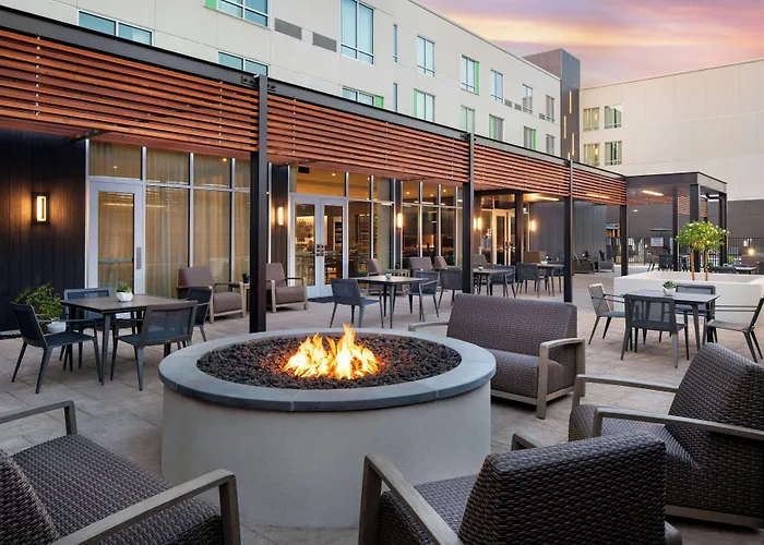 Courtyard By Marriott Fresno Clovis