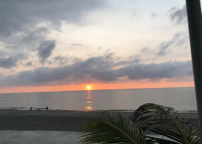 Em Royalle & Beach Resort