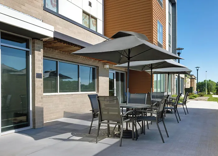 Fairfield By Marriott Inn & Suites Airport At Gateway Park
