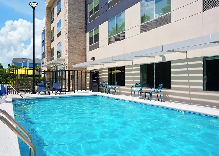 Holiday Inn Express & Suites Brunswick By Ihg