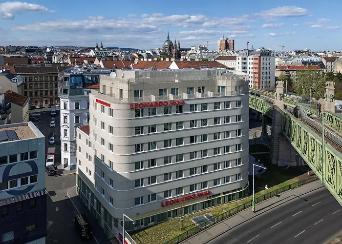 Leonardo City West