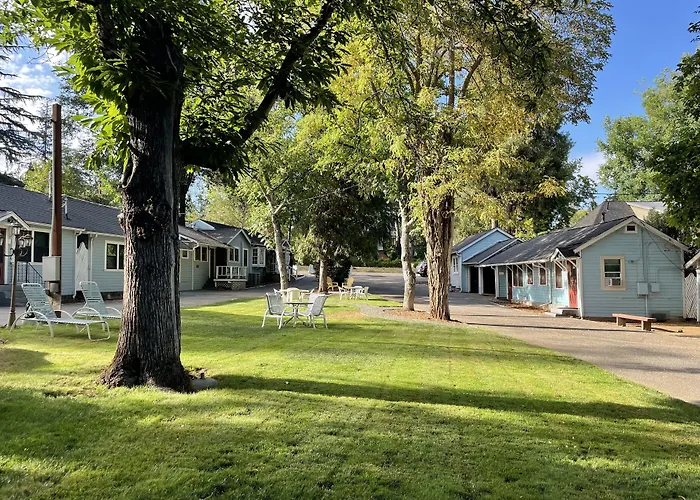 Piety Hill Cottages