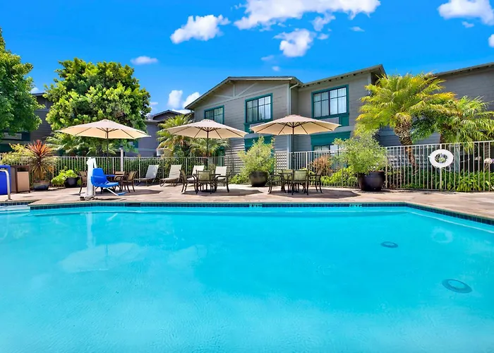 Holiday Inn Express & Suites Carpinteria By Ihg