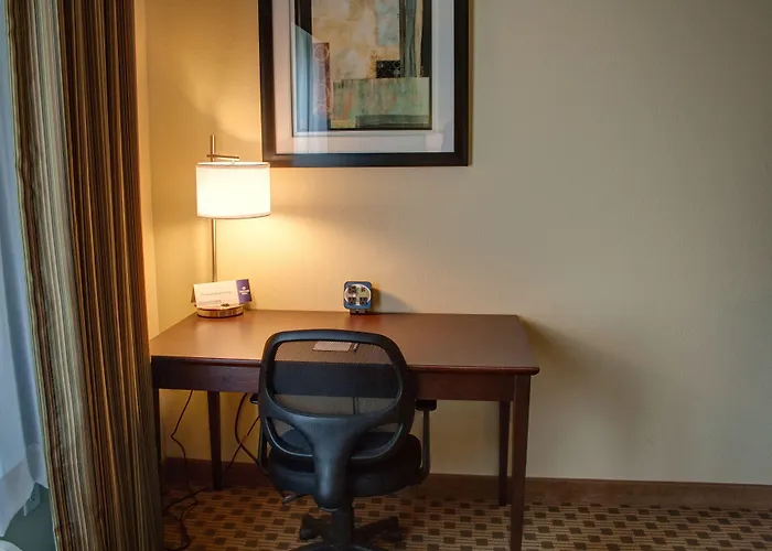 Cobblestone Inn & Suites - Waverly
