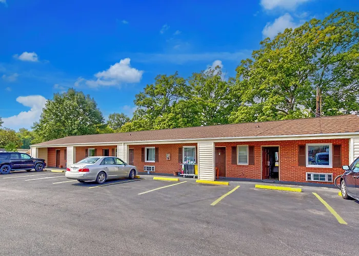 Oyo Palm Leaf Motel
