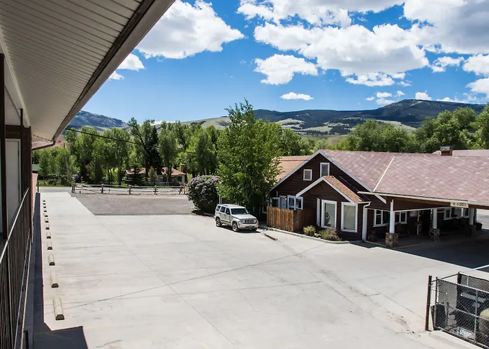 Stagecoach Inn & Suites