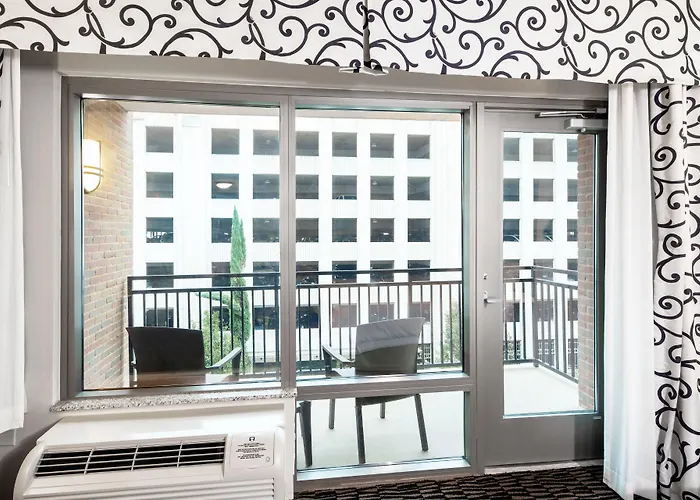 Hampton Inn & Suites Downtown