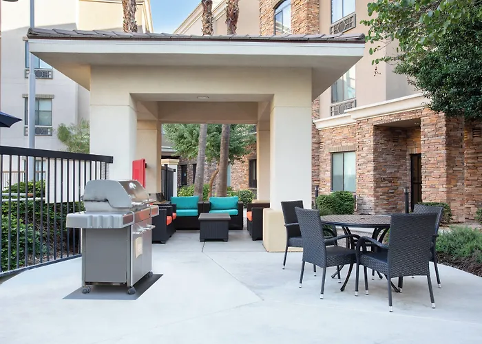 Holiday Inn Express & Suites Phoenix Glendale Dist By Ihg