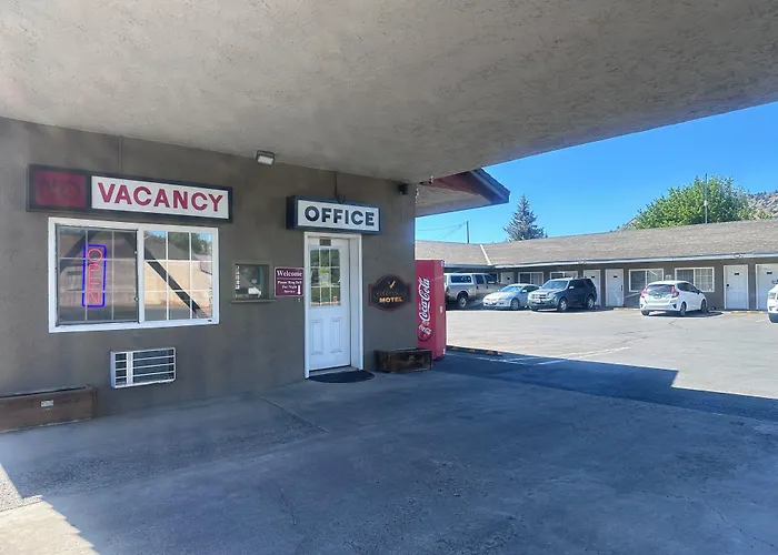 Golden Eagle Motel