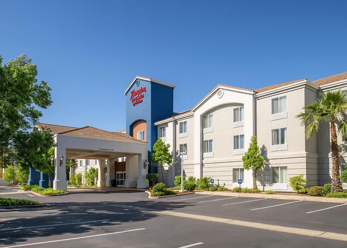 Hampton Inn & Suites