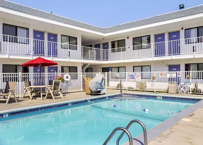 Motel 6-, Or
