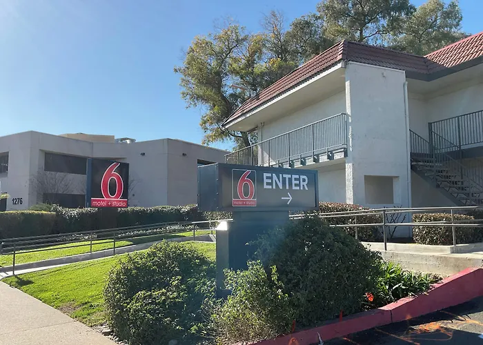 Motel 6-, Ca