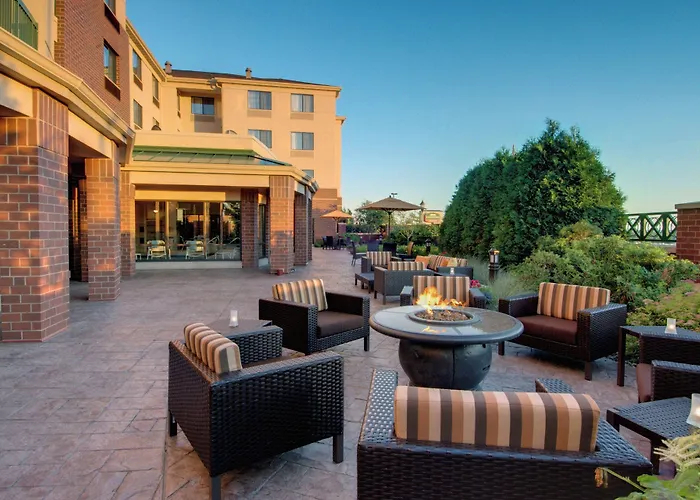 Courtyard By Marriott Madison East