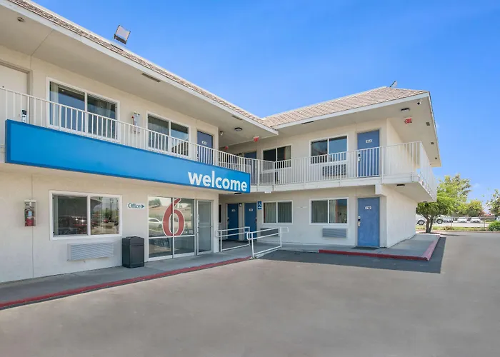 Motel 6 , Ca