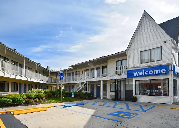 Motel 6-Southington, Ct - Hartford