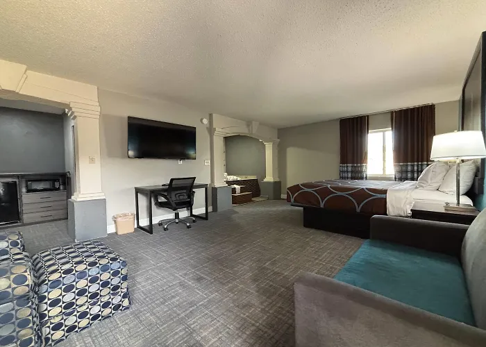 Super 8 By Wyndham Belleville St. Louis Area