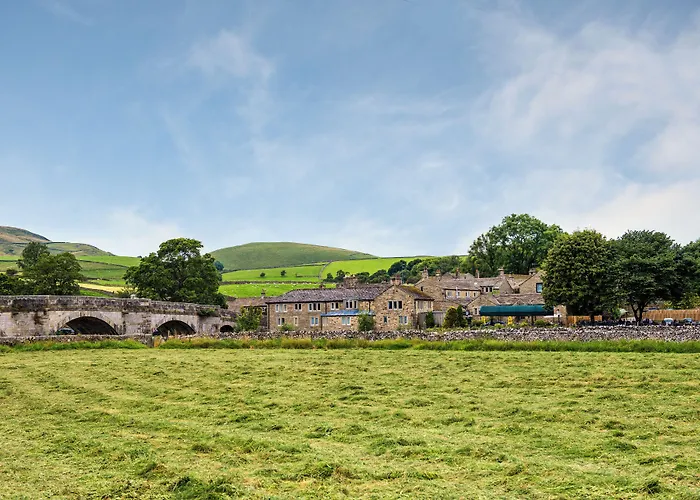 Red Lion & Manor House