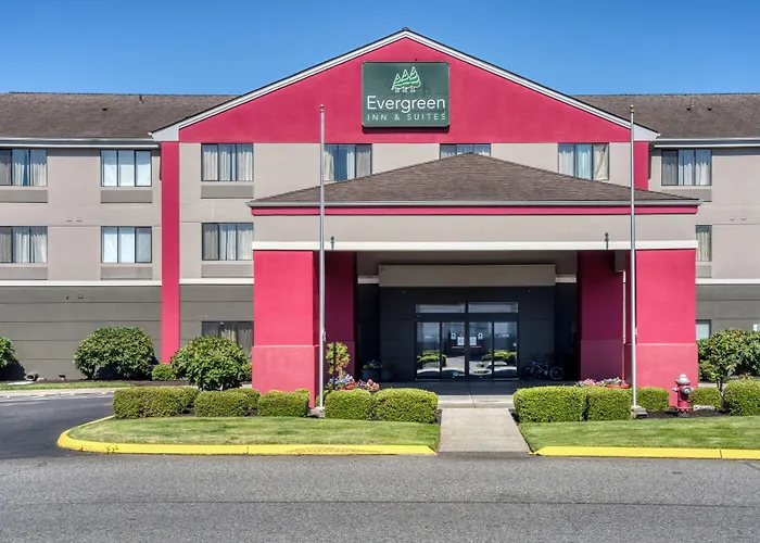 Evergreen Inn & Suites