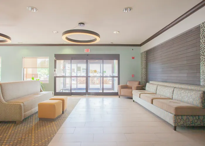 Holiday Inn & Suites Spring - The Woodlands