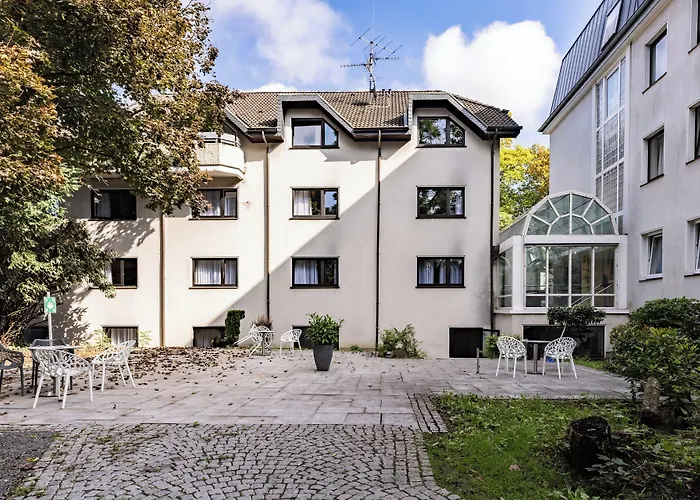 Garner Cologne East By Ihg