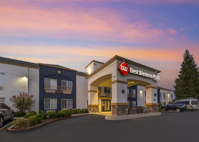Best Western Plus Twin View Inn & Suites
