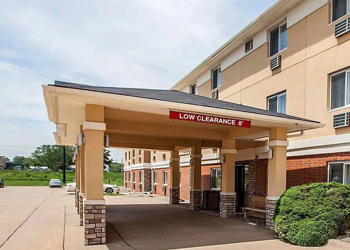 Quality Inn & Suites Davenport Near I-80