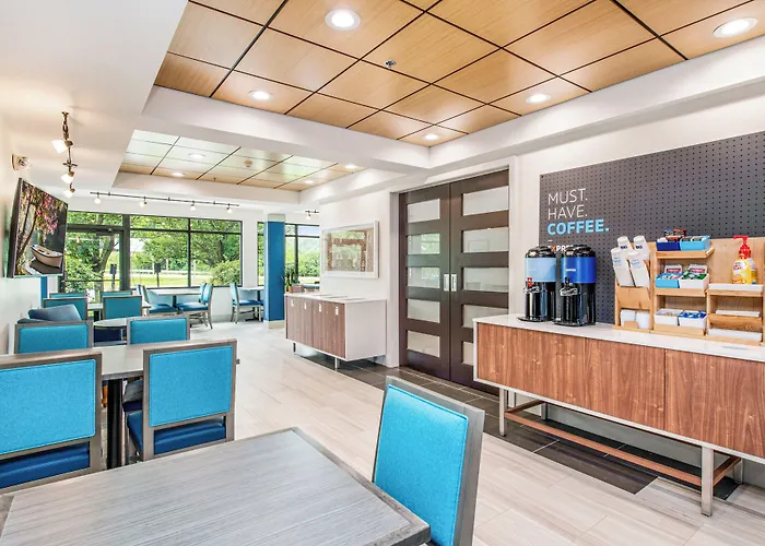 Holiday Inn Express - Delafield By Ihg