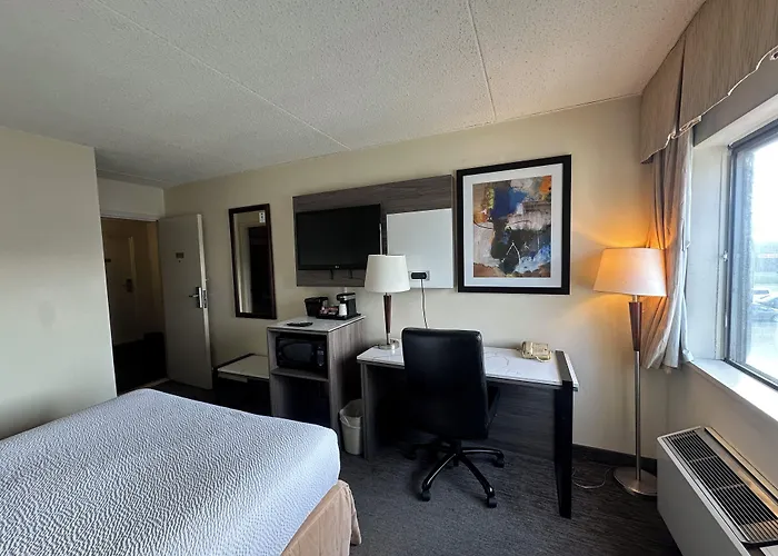 Travelodge By Wyndham South